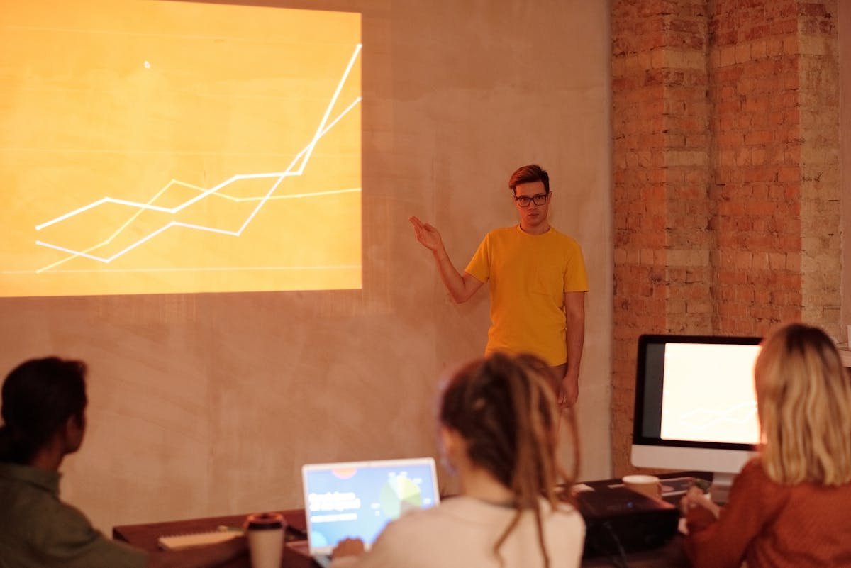 A 2015 Visual Guide to Machine Learning Just Hit 301 Points on Hacker News — Here Is Why Interactive ML Education Still Beats Every AI Course Out There